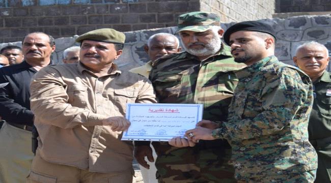 نائب مدير أمن العاصمة عدن يكرم عدد من الأفراد والضباط بشرطة كريتر ويشيد بإنجازاتهم الأمنية