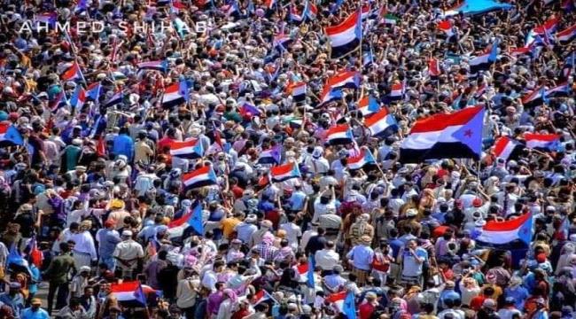 اعلام جمهورية اليمن الديمقراطية تتصدر المشهد في سيئون 