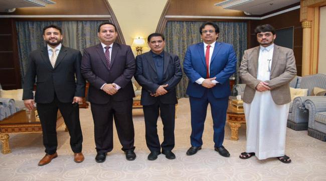 فريق حوار الإنتقالي يلتقي "البحسني" في الرياض