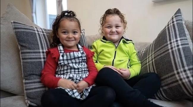 طفلتان توأم تولدان بلونين مختلفين وتنموان في رحمين منفصلين
