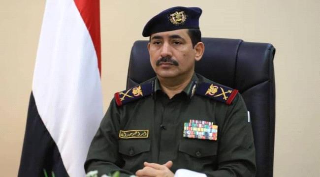 وزير الداخلية يشيد بنجاح فريق مكافحة الإرهاب في تعز بالقبض على خلية "إرهابية" 