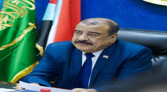 بن بريك : المسيرات التي ضربت مينائي النشيمة والضبة انطلقت من مناطق تحت سيطرة المنطقة العسكرية الأولى 