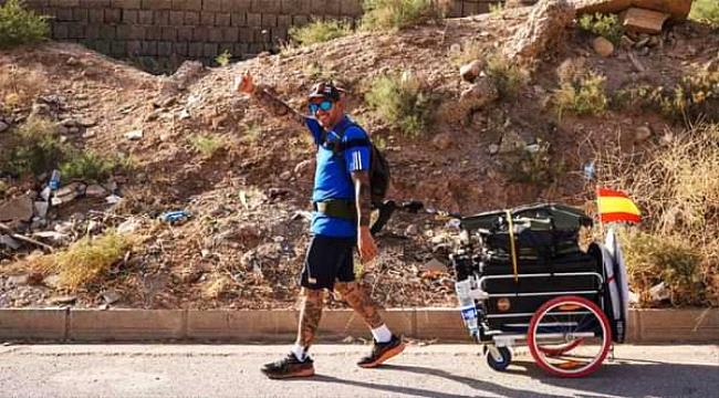 سائح إسباني قرر الذهاب إلى مونديال قطر سيرًا على الأقدام فاختفى في إيران