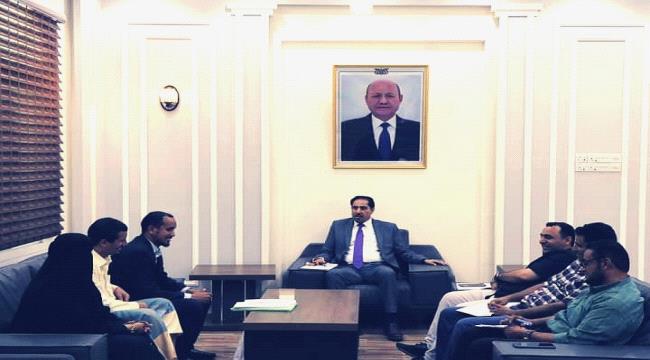 عدن.. الوزير البكري يناقش سبل التنسيق والشراكة مع جمعية شباب جامعيين "بدون عمل" 