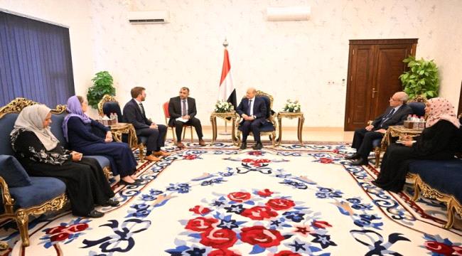 العليمي والصليب الأحمر يبحثان في عدن ملف الافراج عن المحتجزين