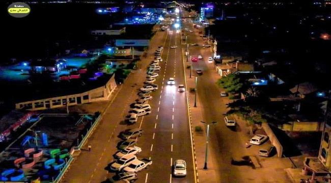 مأمور في عدن يفرض رسوم تراخيص "مرتين" على محلات الجوال
