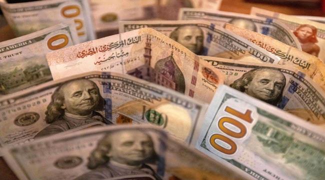 المصريون استقبلوا التعويم الثالث للجنيه بالسخرية بدلا من الغضب