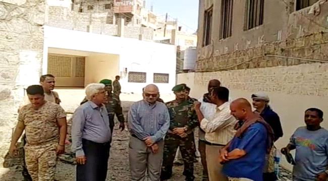 القائم بأعمال رئيس إنتقالي عدن يطلع على تجهيزات افتتاح مدرسة «ابن سيناء» في التواهي