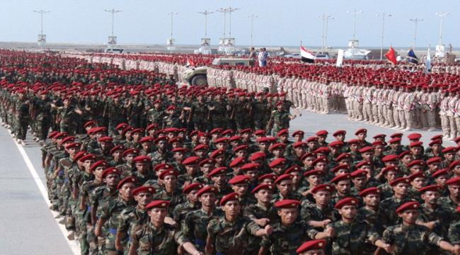 الحوثيون يبدؤون استهداف أمن الملاحة الدولية في باب المندب