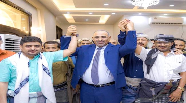 الزبيدي يلتقي أبو مشعل الكازمي وقيادات أبين 