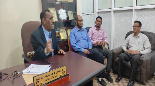 عدن.. مجلس كلية اللغات والترجمة يعقد اجتماعه الدوري