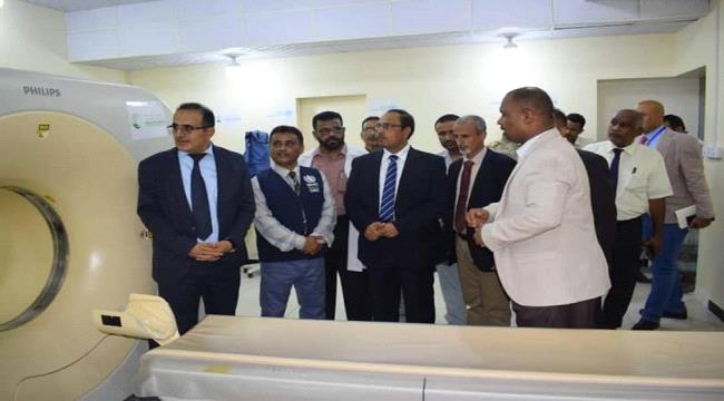 بحيبح يفتتح مركز علاج كورونا والأمراض التنفسية الحادة في مستشفى ابن سيناء بالمكلا