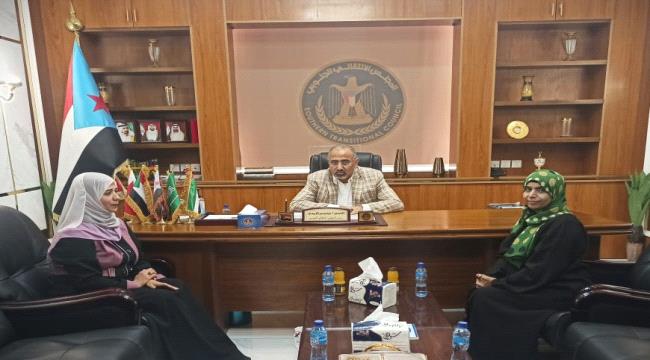 الزُبيدي يطّلع على سير العمل في الجهاز المركزي للإحصاء