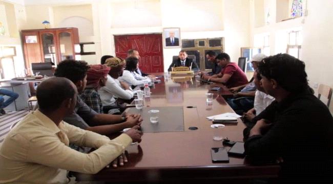 محافظ سقطرى يناقش مع مكتب السياحة الإستعدادات اللآزمة لتدشين العام السياحي الجديد