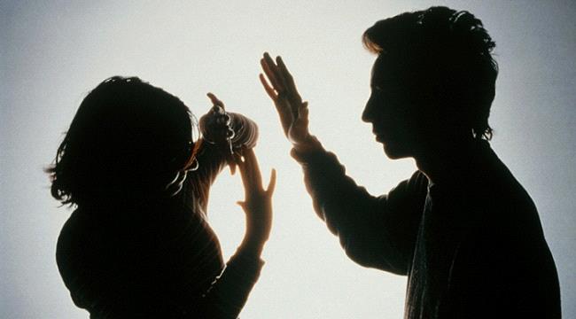 السجن 5 سنوات لزوج صفع زوجته فأفقدها بصرها