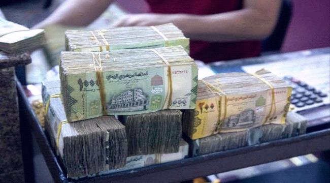 العلاقةَ المتبادَلة بين سعر الصرف ومتغيرات الاقتصاد الكلي