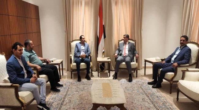 وزير الشباب والرياضة يزور سفارة اليمن في الدوحة