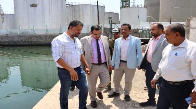 الوزير السقطري يطلع على سير العمل في مركز الإنزال السمكي «الدوكيارد» بمديرية المعلا