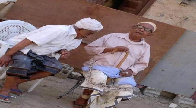 كان يقود عطروش الكفيف إلى مسجده كل أذان ..«عمر نسير»  شاعر زنجبار