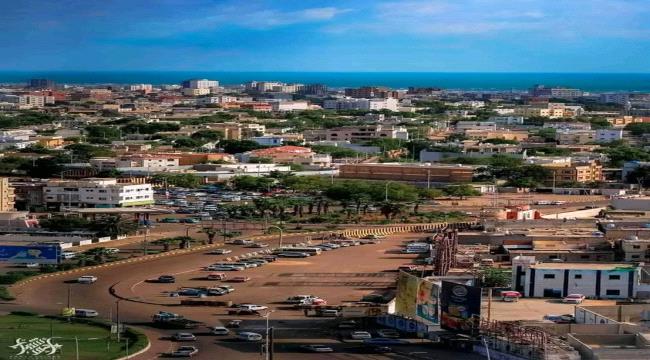 عدن.. سكان حي في "عمر المختار" يشكون إنقطاع الكهرباء منذ يومين