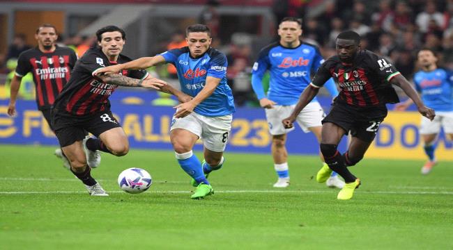 نابولي يقهر ميلان ويتصدر الدوري الإيطالي