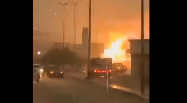 فيديو من السعودية.. انفجارات متتالية جراء الأمطار الرعدية في منطقة عسير