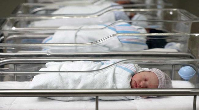 بعد 33 عاماً.. سيدة إيطالية تكتشف أن عائلتها ليست عائلتها