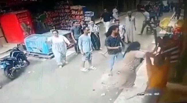 تفاصيل خناقة "4 رجالة و5 ستات".. سيدة مصرية تشكو جار السوء