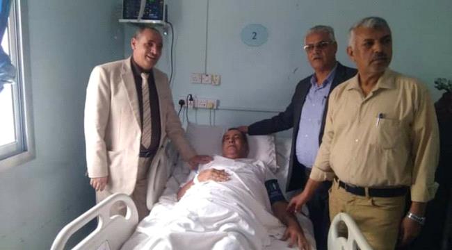 وكيل أول محافظة تعز يطمئن على صحة الوكيل "الصنوي" 