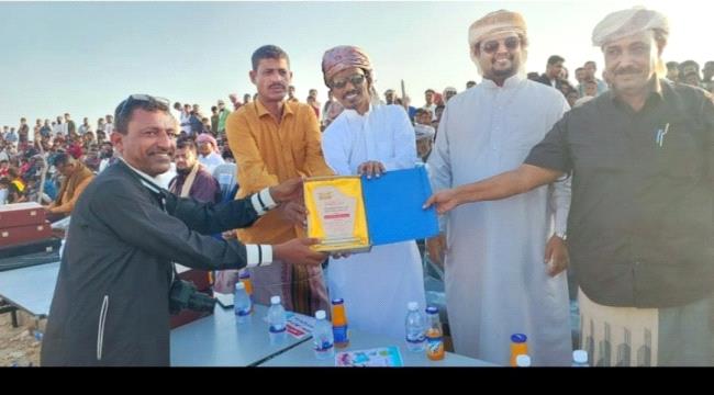 محافظة المهرة تكرم سفير النادي الدولي للاعلام الرياضي باليمن
