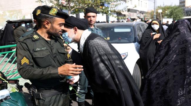 المتظاهرون يتحدون النظام الإسلامي في إيران