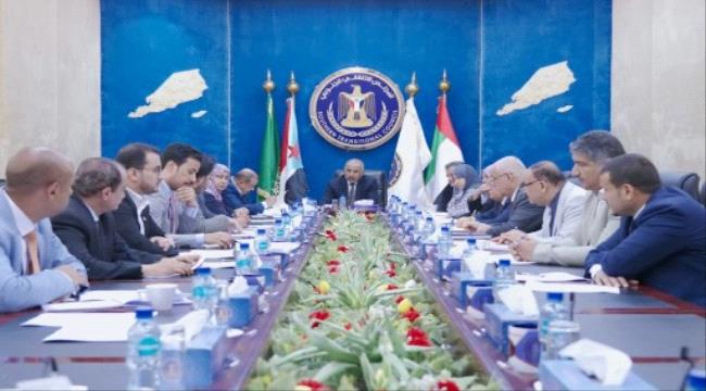 الانتقالي يناقش سبل تحسين خدمة الكهرباء في المحافظات المحررة