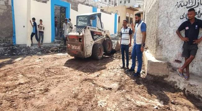 تدشين حملة رفع المخلفات والأتربة في الشريط الجبلي بالمعلا