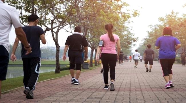 المشي 8 آلاف خطوة أسبوعياً.. فوائد مدهشة