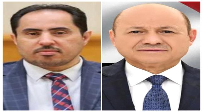 رئيس مجلس القيادة الرئاسي يهاتف الوزير البكري وينقل له تعازيه في وفاة عمه