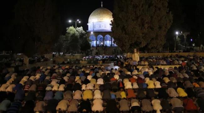إصابة فلسطينيين في مواجهات مع القوات الإسرائيلية داخل باحات المسجد الأقصى