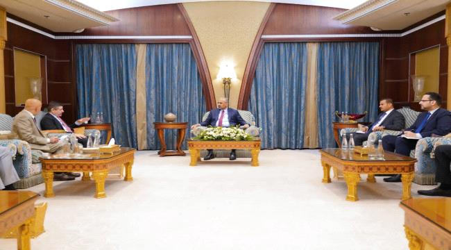 خلال لقاءه بالسفير الأمريكي... الزُبيدي: حل القضية الجنوبية مدخل رئيس لإنهاء الصراع في المنطقة