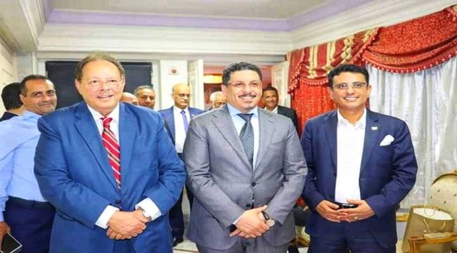 بن مبارك يلتقي الرئيس علي ناصر في حفل إفطار بالقاهرة