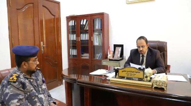 محافظ حضرموت يُشيد بجهود ويقظة منتسبي إدارة مكافحة المخدرات 