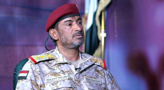 رئيس الأركان اليمني يهنئ المحتجزين المفرج عنهم من سجون الحوثيين