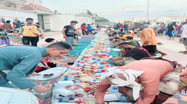 إفطار جماعي أمام منزل المختطف "السعيدي" في عدن ومطالبات بالإفراج عنه