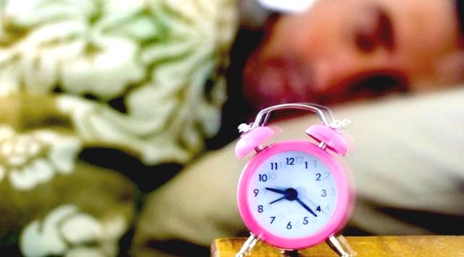 هل يؤثّر الطعام على توقيت النوم؟