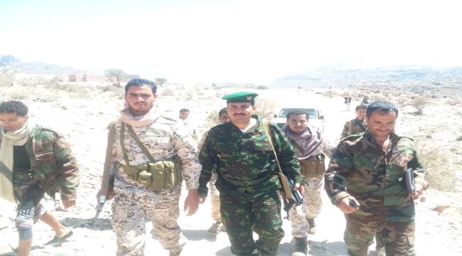العميد سمنان يتفقد المقاتلين ويدعو إلى توحيد الصف في وجه العدو الحوثي المتريص بالجميع