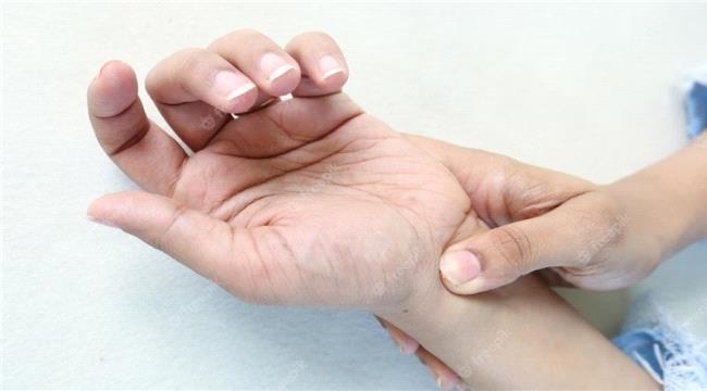 كيفية معالجة مرض "متلازمة النفق الرسغي"