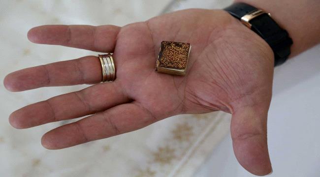 نسخة "صغيرة جدا" من القرآن الكريم تتسبب في إسلام عائلة مسيحية