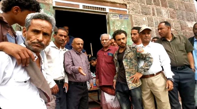 مدير عام الحصين يدشن توزيع المدخلات الزراعية الطارئة 