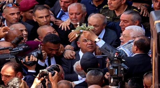 بكوفية فلسطينية وبأغصان الزيتون.. رسائل عباس من قلب جنين