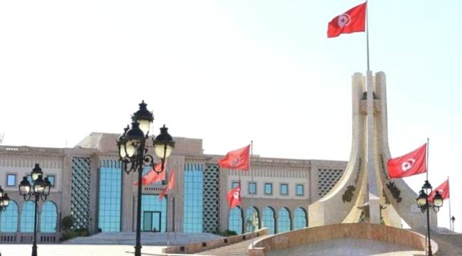 تونسيون يتهمون فرنسا بـ"عرقلة الحب".. ما القصة؟