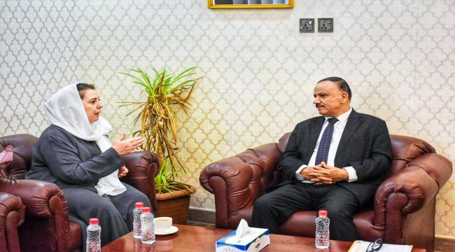 وزير النقل يلتقي الممثل المقيم لبرنامج الأمم المتحدة الإنمائي لبحث توقيع إتفاقية التأمين البحري 