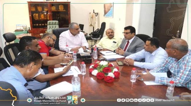 عدن : لقاء يجمع رئيس صندوق صيانة الطرق ورئيس هيئة المواصفات اليمنية 